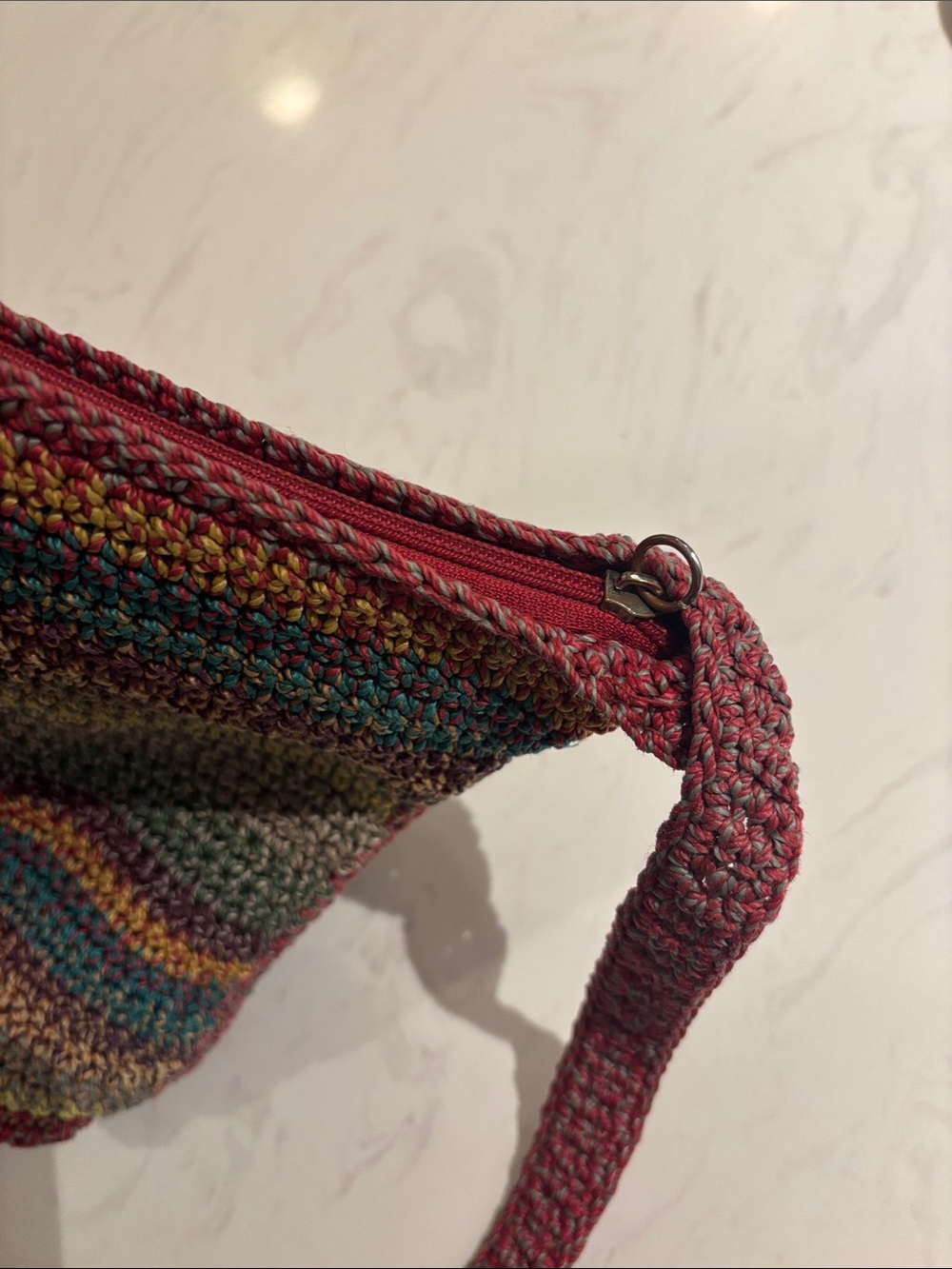 Handwoven Multicolor Peace Sign Crossbody Bag - Picture 5 of 6